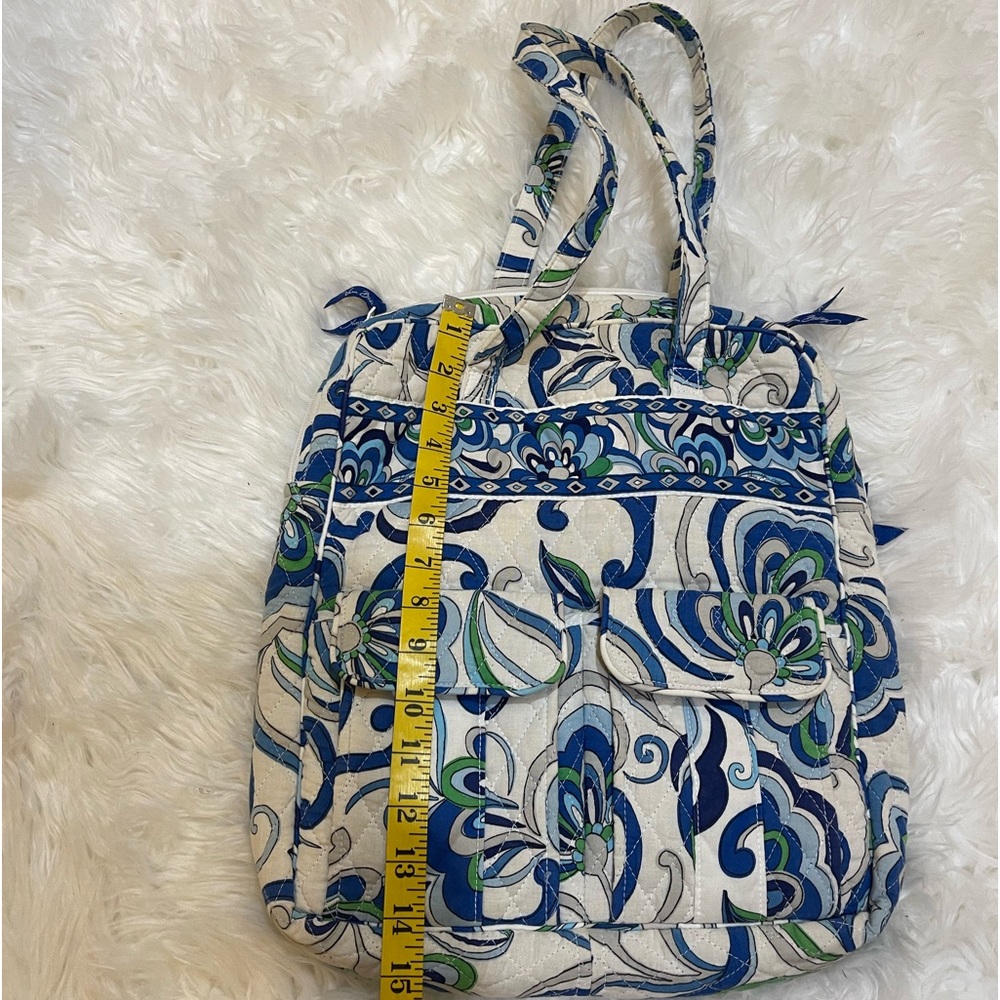 vera bradley hobo shoulder bag. Bag is In clean condition. Please see pictures.